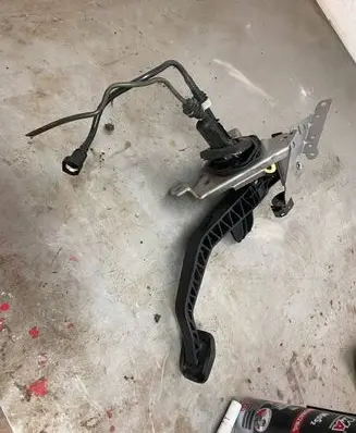 Ford C-MAX I Clutch pedal 3M517B633XD