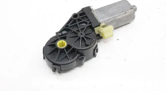 Nissan Pathfinder R51 Seat adjustment motor 0390201962