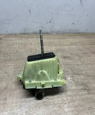 Mercedes-Benz C W204 Gear shifter/selector A2042677524