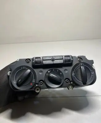 Volkswagen Touran I Climate control unit