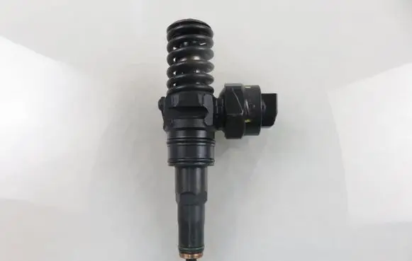 Audi A4 S4 B5 8D Fuel injector 038130073F