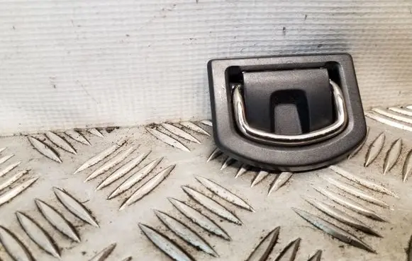 Volkswagen PASSAT CC Tie down hook / loop 5M0863503
