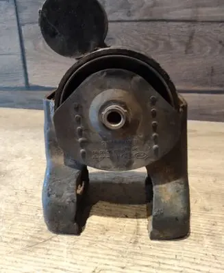 Hyundai Sonata Engine mount bracket
