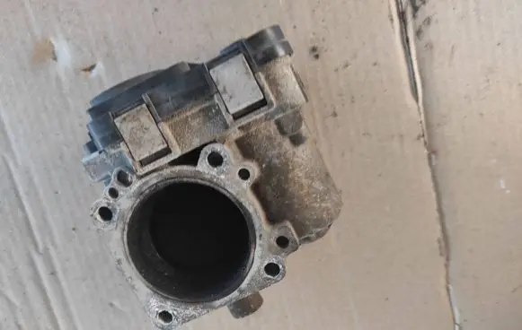 Volkswagen Golf V Throttle valve 03C133062A