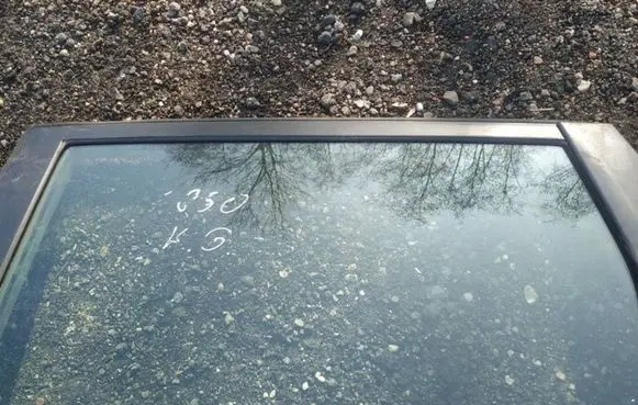 Honda FR-V Rear door window glass as2
