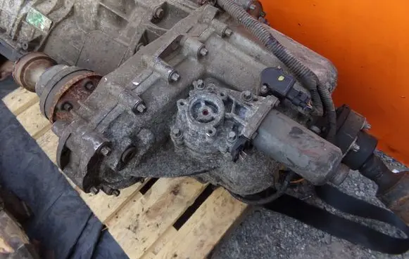 Land Rover Discovery 3 - LR3 Gearbox transfer box case 8451228031