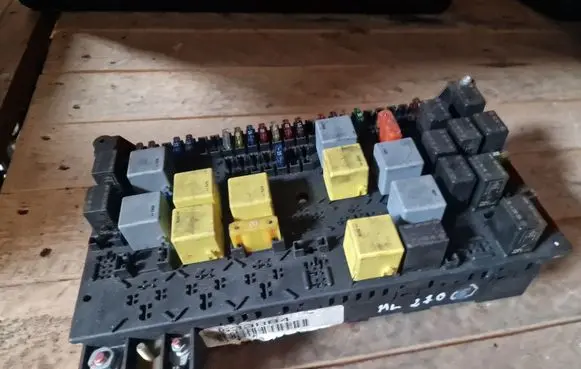 Mercedes-Benz ML W163 Fuse module 1635450205
