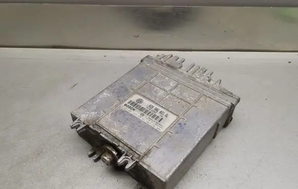Volkswagen PASSAT B5 Engine control unit/module 028906021GL 0281001656