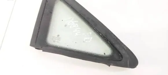 Volkswagen Touran I Front triangle window/glass 