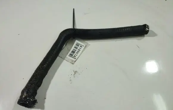 Volkswagen PASSAT B5 Engine coolant pipe/hose 