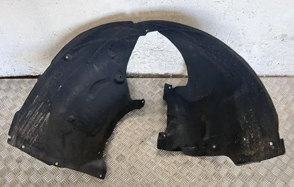 Front wheel arch liner splash guards