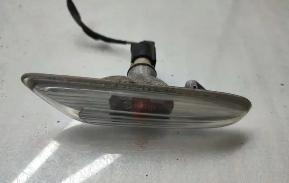 BMW 5 E60 E61 Front fender indicator light