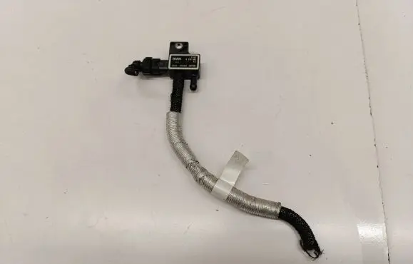 BMW 3 G20 G21 Exhaust gas pressure sensor 8570686