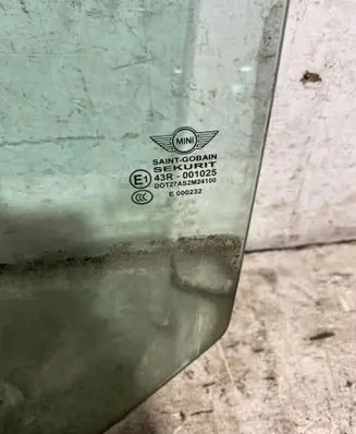 Mini One - Cooper R57 Front door window/glass (coupe) 