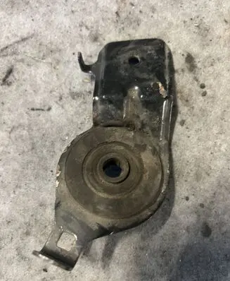 Nissan Primera Radiator mount bracket 
