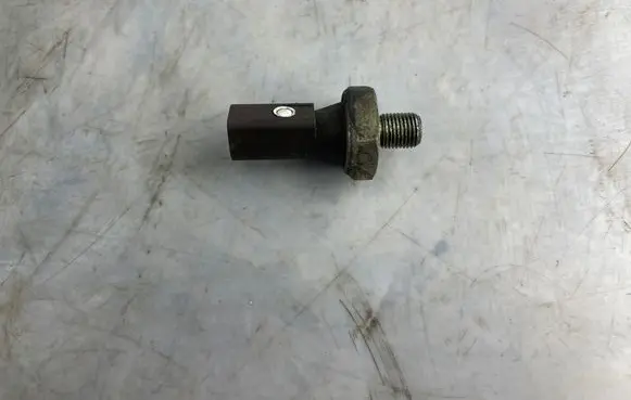 Seat Ibiza III (6L) Oil pressure sensor 038919081C 038919081