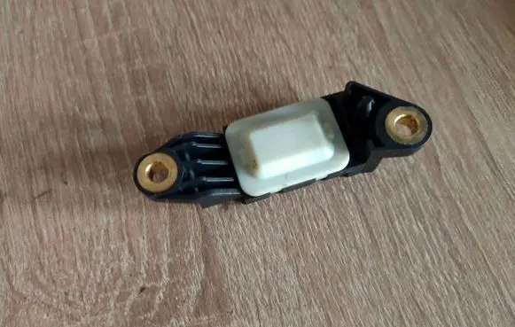 Mercedes-Benz E W211 Airbag deployment crash/impact sensor 0018209126