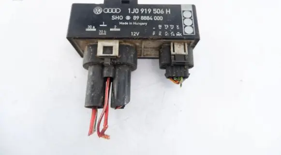 Volkswagen Polo VI Fan control module 