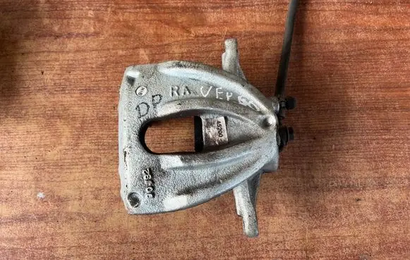 Toyota Corolla Verso AR10 Front brake caliper