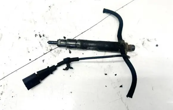 Skoda Octavia Mk1 (1U) Fuel injector 038130202b