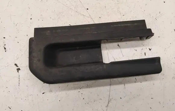 Toyota Prius+ (ZVW40) Rear seat rail trim cover 7215747070