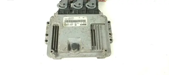 Renault Trafic II (X83) Engine control unit/module ECU 0281011530 HOM8200051609