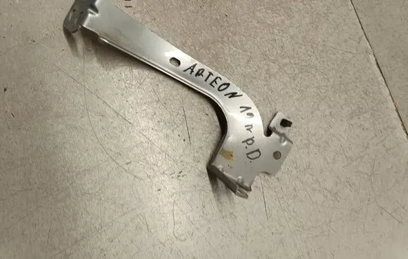 Volkswagen Arteon Fender mounting bracket 3g8804594