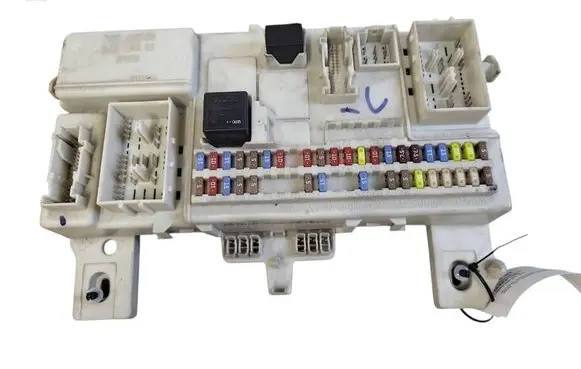 Volvo S40 Fuse module 30728906 03754747