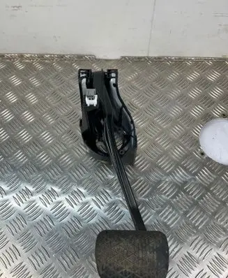 Mercedes-Benz E W212 Brake pedal PP204290056 1110838452 A2042902001