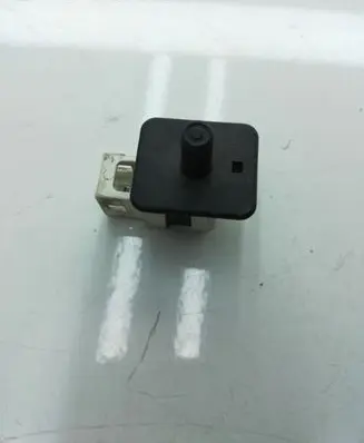 Mercedes-Benz E W211 Front door sensor 2028209410