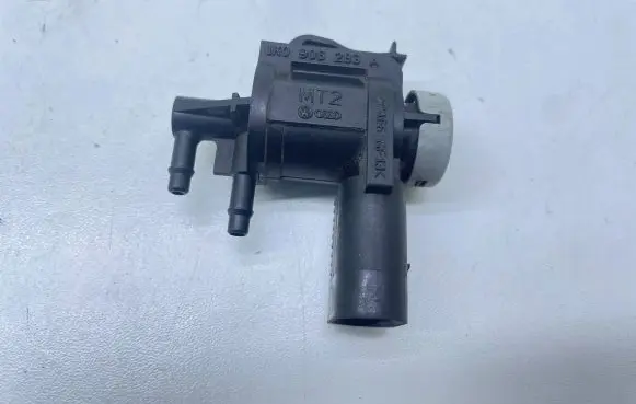 Volkswagen Golf VI Turbo solenoid valve 1K0906283A
