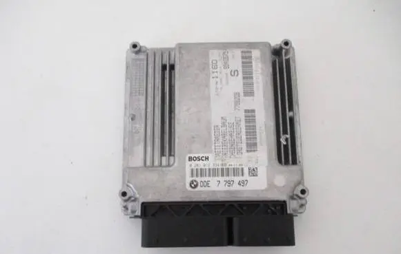 BMW 1 E81 E87 Engine control unit/module DDE7797497 0281012334