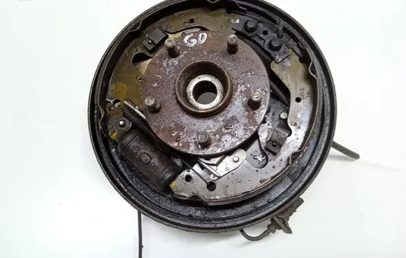 Rear wheel hub