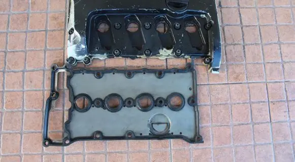 Audi A4 S4 B6 8E 8H Rocker cam cover 06B103475AJ