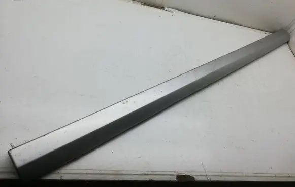 Volvo V70 Front door trim (molding) 39885576