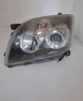 Toyota Avensis T250 Headlight/headlamp 35108