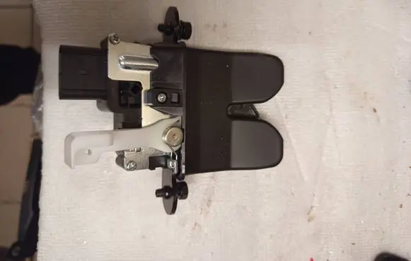 Tailgate/trunk/boot lock/catch/latch