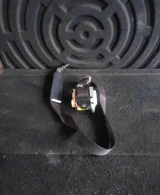 Nissan X-Trail T31 Front seatbelt 