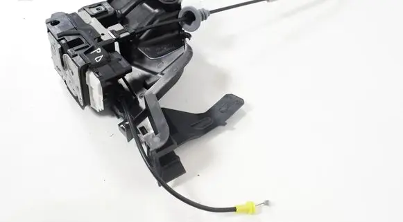 Volvo XC90 Front door lock 31484042