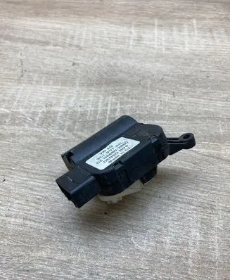 Volkswagen PASSAT B6 Air flap motor/actuator 3C1907511