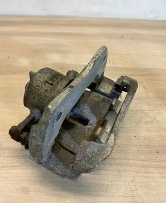 Toyota RAV 4 (XA40) Front brake caliper