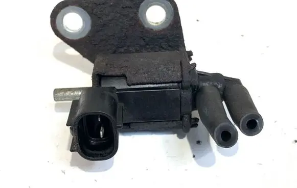 Mitsubishi Lancer VIII Fuel pressure regulator K5T46494