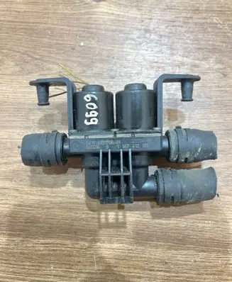 BMW 5 E60 E61 Coolant heater control valve 6931708 114741 060216