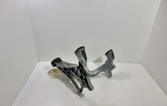BMW 5 F10 F11 Steering rack mounting bracket 6140831