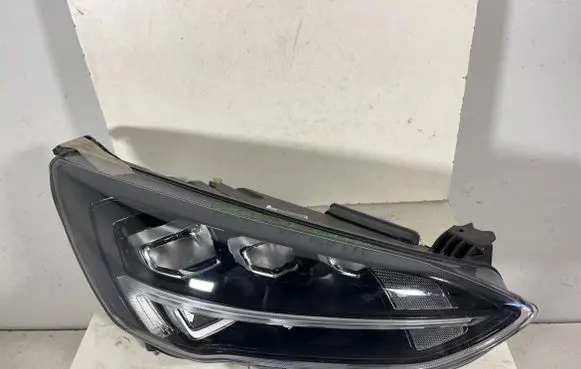 Ford Focus Headlight/headlamp JX7B13E014CD