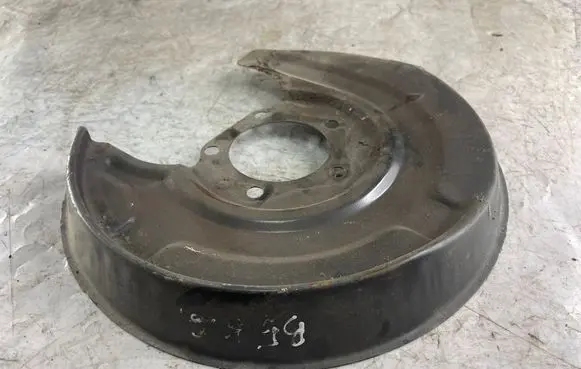 Volkswagen PASSAT B5 Rear brake disc plate dust cover 8e0615611c