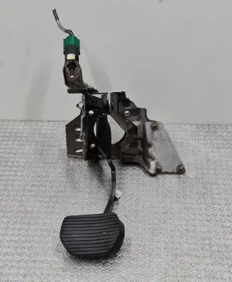 Peugeot 3008 I Brake pedal T8210X39