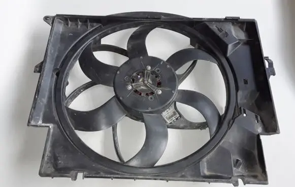 BMW X1 E84 Radiator cooling fan shroud 7588974