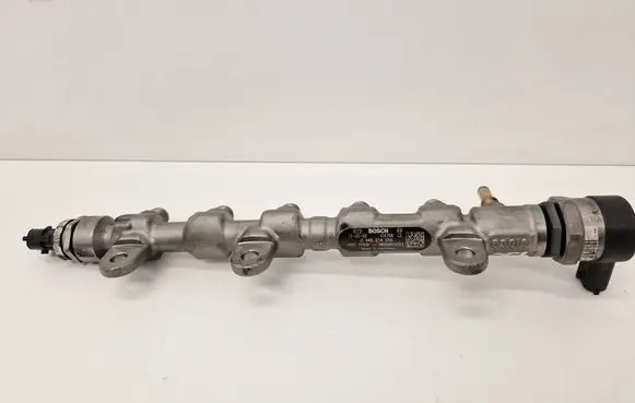 Nissan Qashqai Fuel main line pipe 175217750R H8200610223 0445214250
