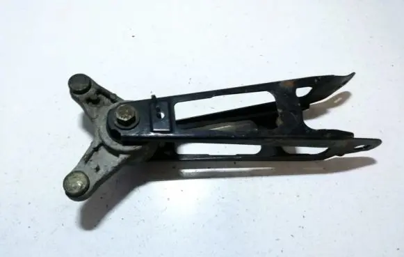 Volvo 850 Engine mounting bracket